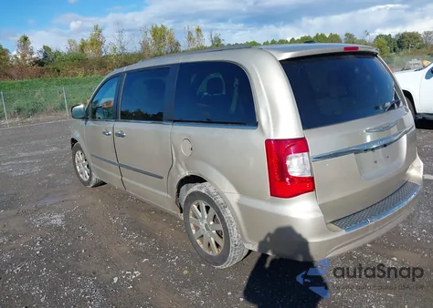 2015 Chrysler Town & Country Touring z USA, uszkodzony, nr VIN 2C4RC1BG8FR620186